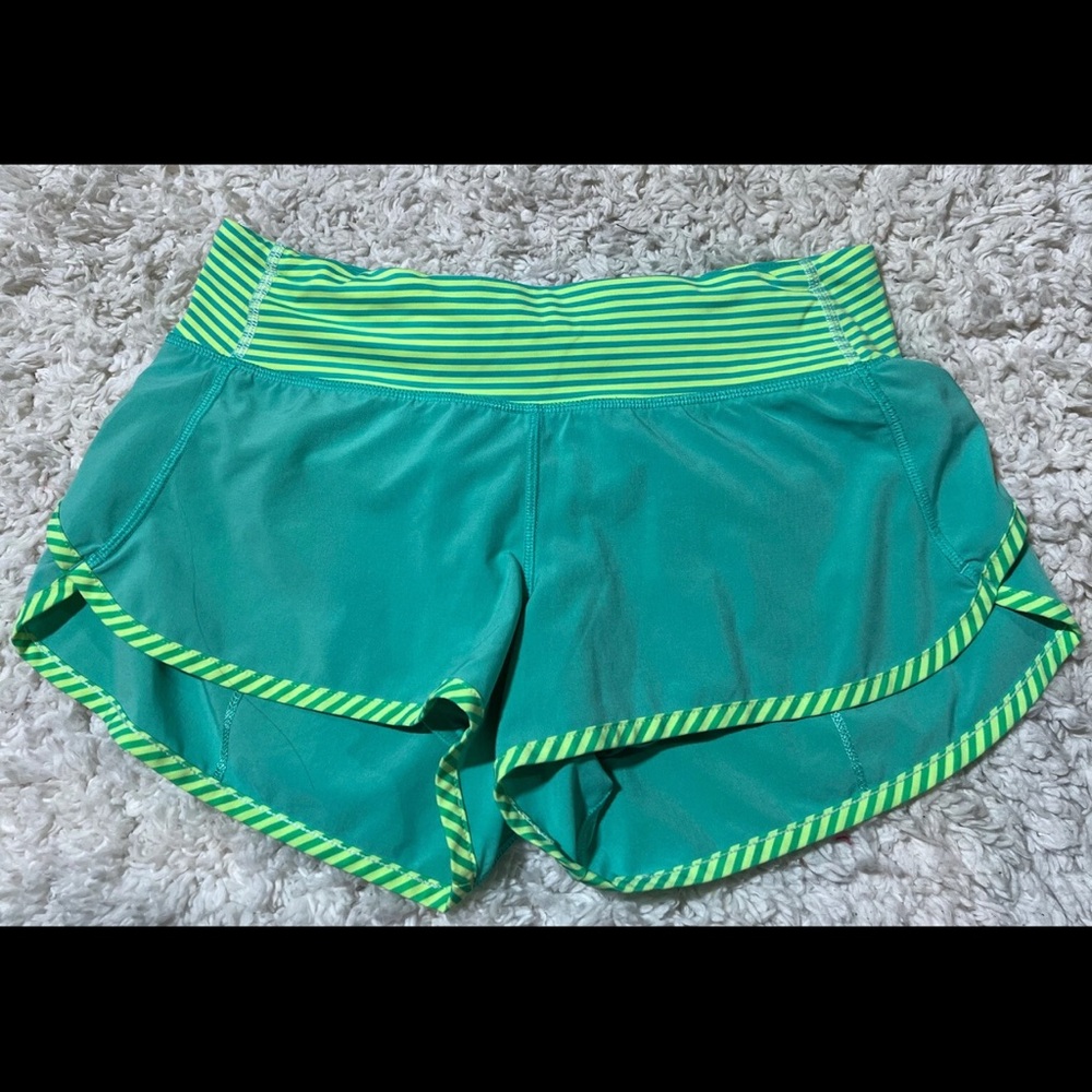 LULULEMON
Speed Shorts
1/8 Stripe Printed Bali Breeze